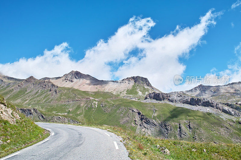 通往 Col du Galibier 的山路